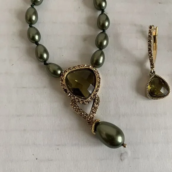 Monet Pearl Necklace Bracelet Dangle Earring Set Sage Green Gold 4 Pc Set - Picture 5 of 10